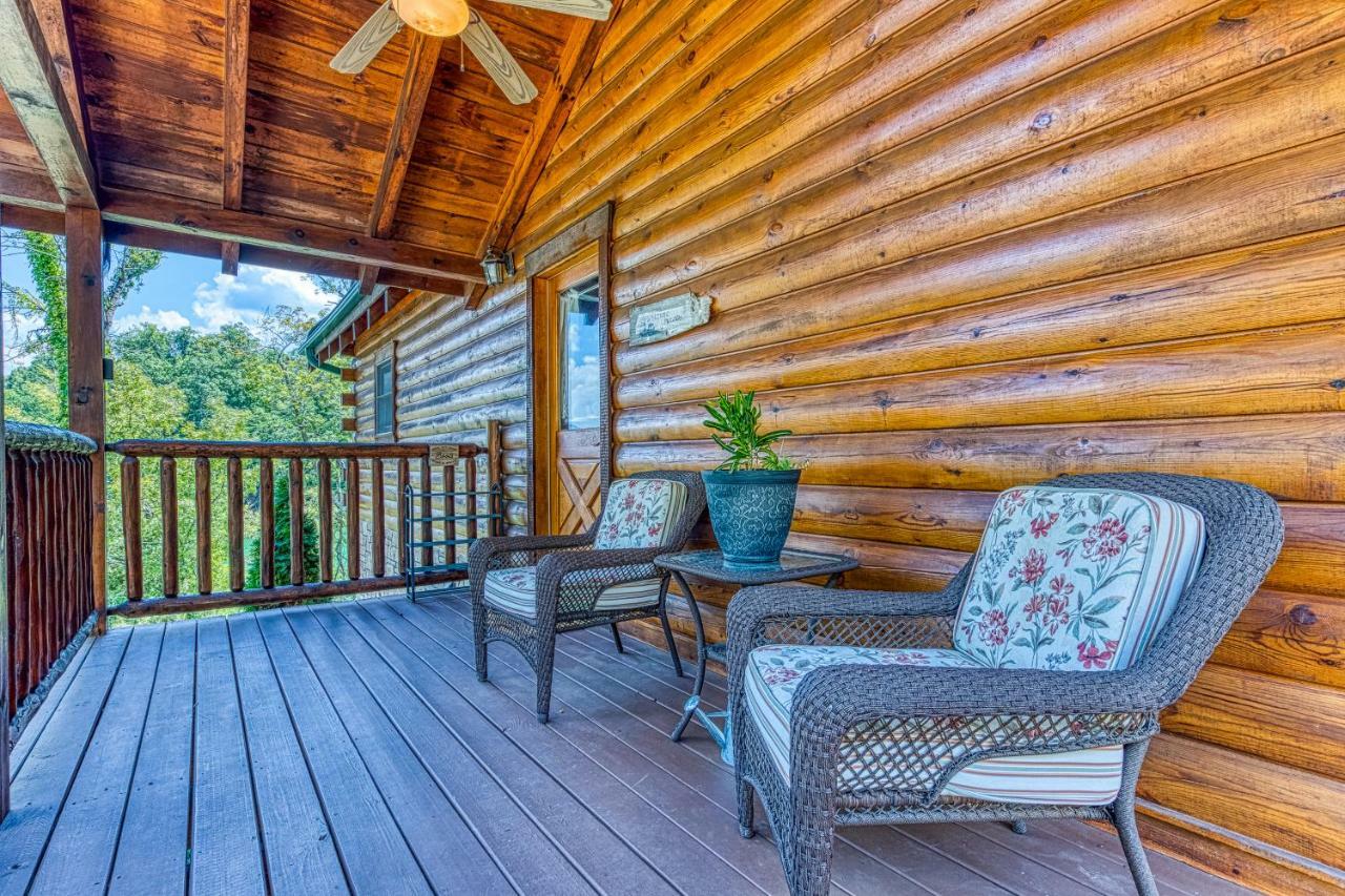 Majestic Lakefront Lodge 세비어빌 외부 사진
