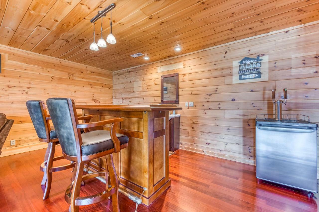 Majestic Lakefront Lodge 세비어빌 외부 사진