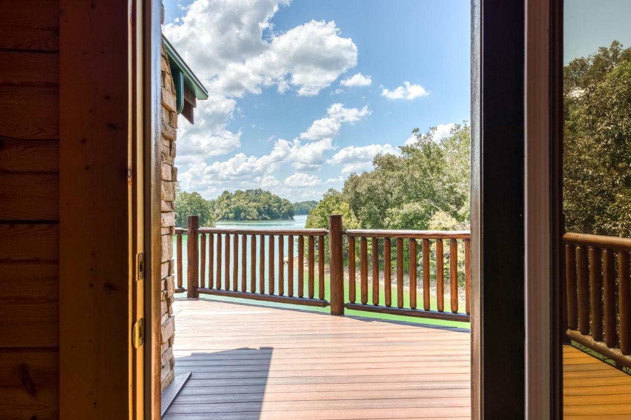 Majestic Lakefront Lodge 세비어빌 외부 사진
