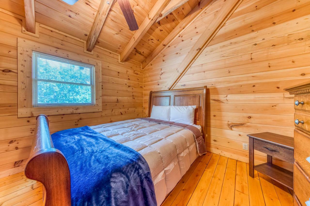 Majestic Lakefront Lodge 세비어빌 외부 사진
