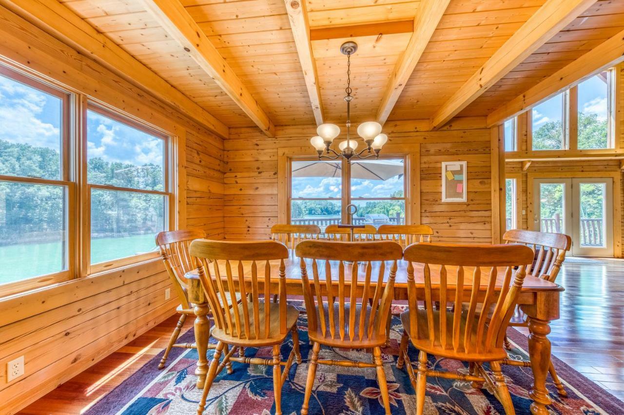 Majestic Lakefront Lodge 세비어빌 외부 사진